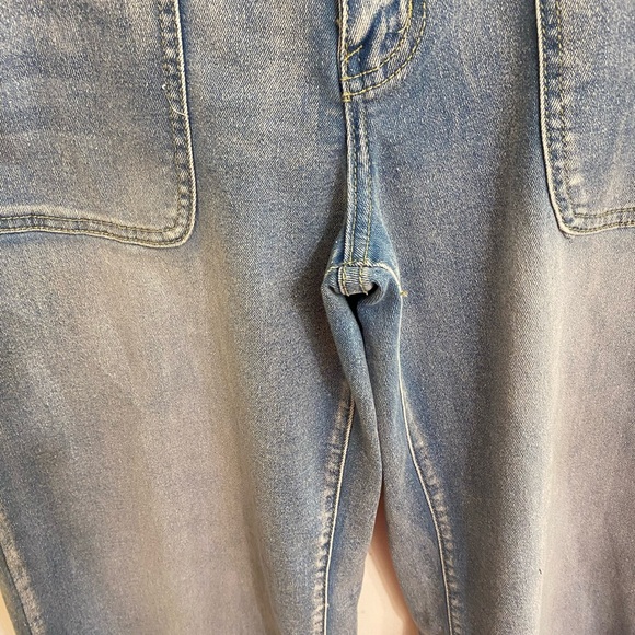 OUR REPUBLIC FOR ALL WIDE LEG FRONT POCKETS LIGHT WASH JEANS SIZE 12 LIKE NEW - Picture 8 of 16